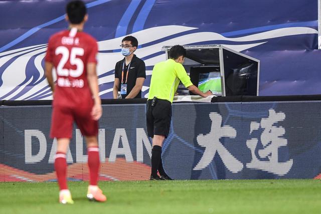 拜仁计划与诺伊尔续约，不打算提前召回努贝尔