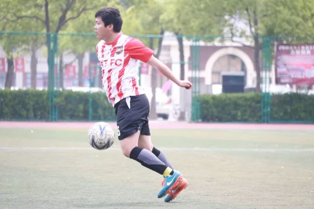 英超-萨拉赫点射加克波破门 利物浦2-0曼城